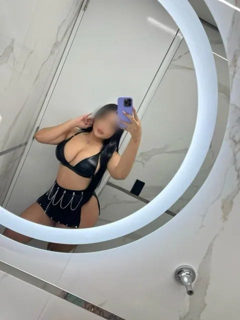 ESMERALDA TIERNA Y ATREVIDA delgadita DISPUESTA PARA TI !! en Medellín